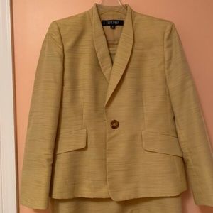 Elegant 3 Pieces Ladies Suit For Any Occasion